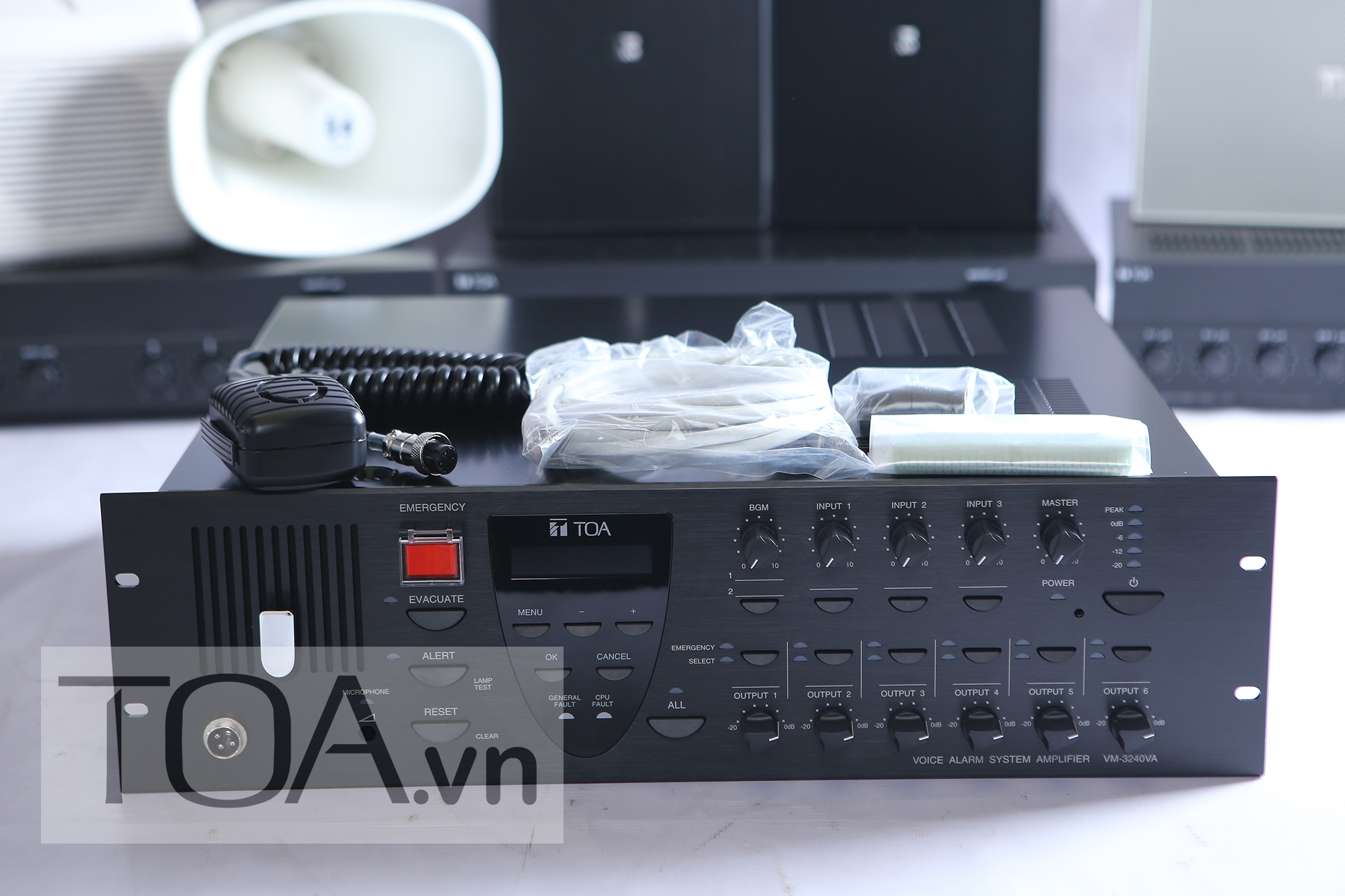Mixer Amplifier 240W kèm bộ chọn 6 vùng loa TOA VM-3240VA CE