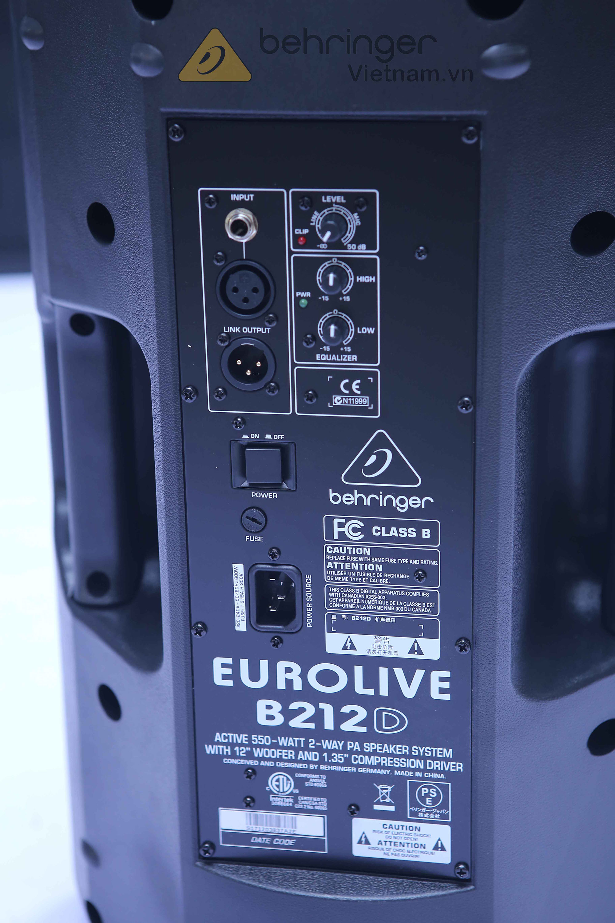 Loa có công suất Behringer Eurolive B212D