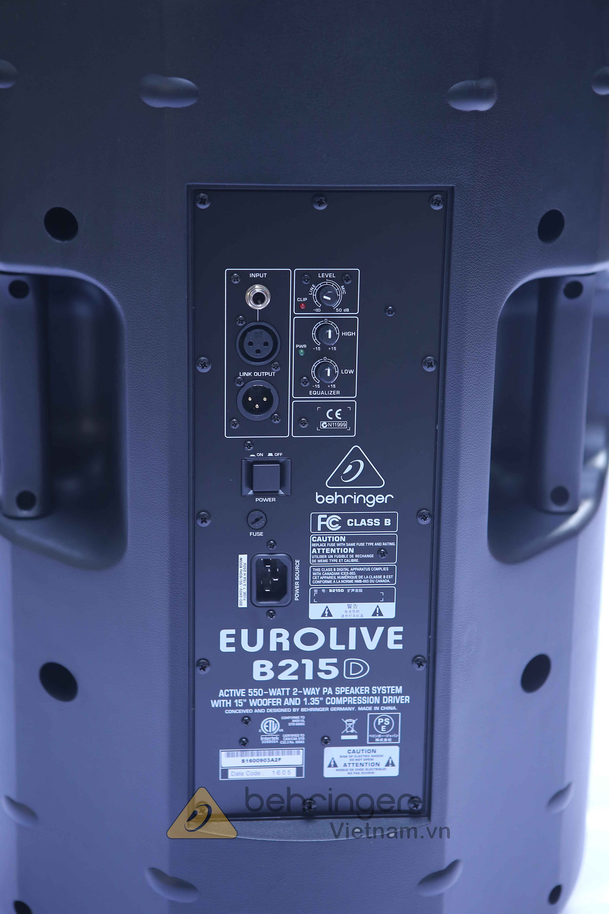 Loa có công suất Behringer Eurolive B215D