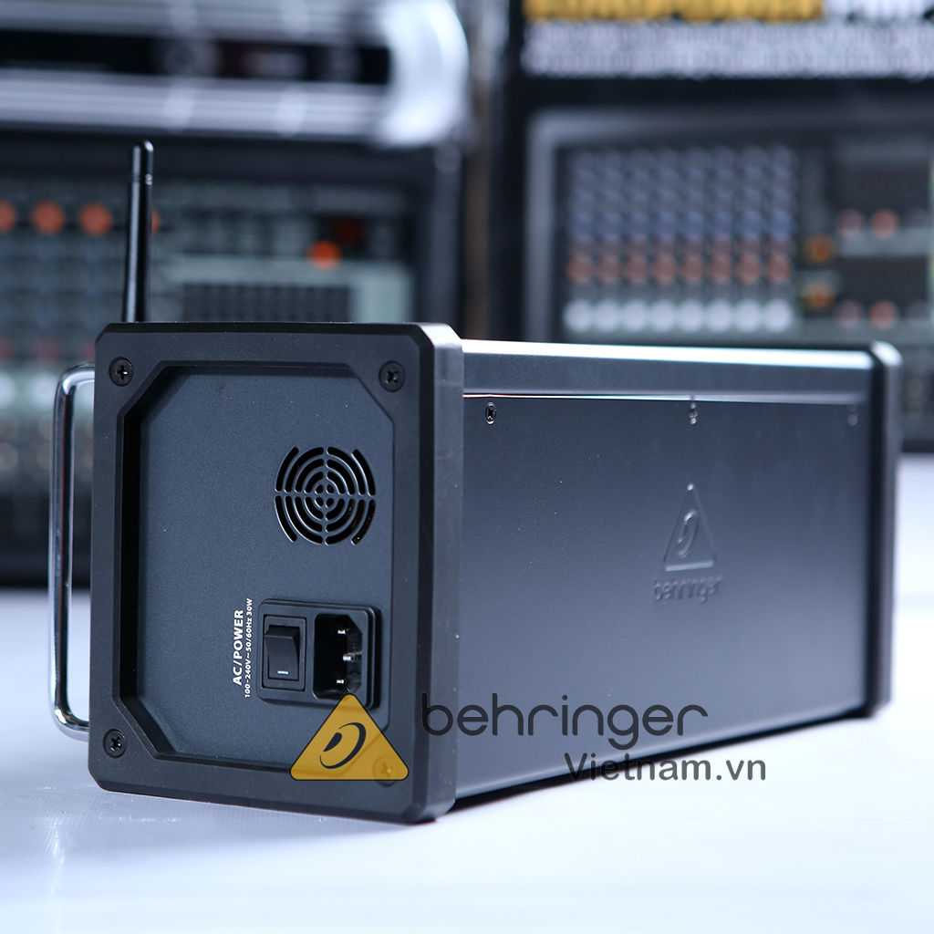Mixer kỹ thuật số Behringer X AIR XR18