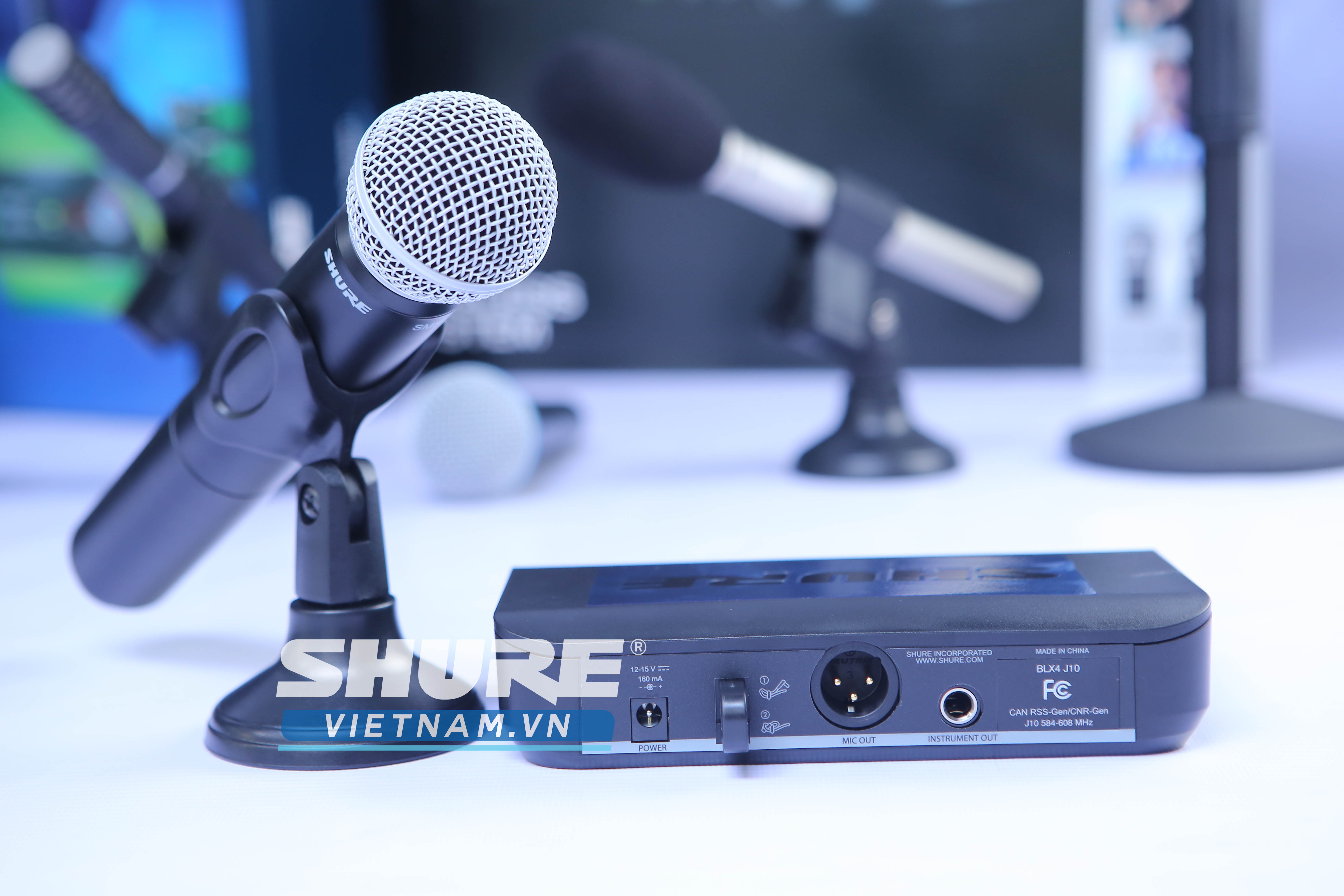 Shure BLX24A/SM58 : Bộ thu và phát kèm micro không dây cầm tay