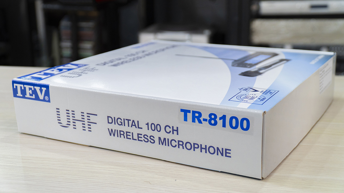 Bộ micro không dây một tay cầm TEV TR-8100