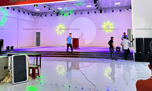 Lắp đặt hệ thống âm thanh ánh sáng sân khấu hội trường : nhà thi đấu Mang Thít (Vĩnh Long)