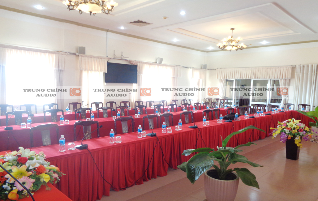 Hệ thống âm thanh hội thảo JTS và TOA: phòng họp UBND tỉnh Phú Yên