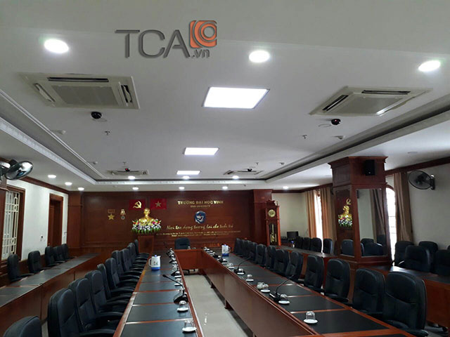 Hệ thống âm thanh hội thảo không dây TOA TS-800: Phòng họp Trường Đại học Vinh
