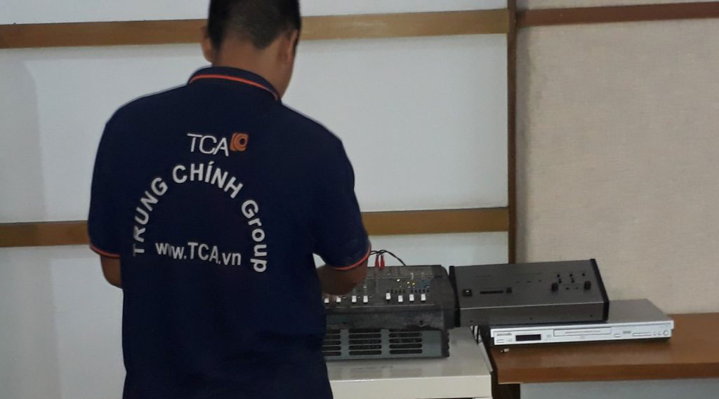 Hệ thống hội thảo không dây TOA TS-900: âm thanh phòng họp KCN Thăng Long