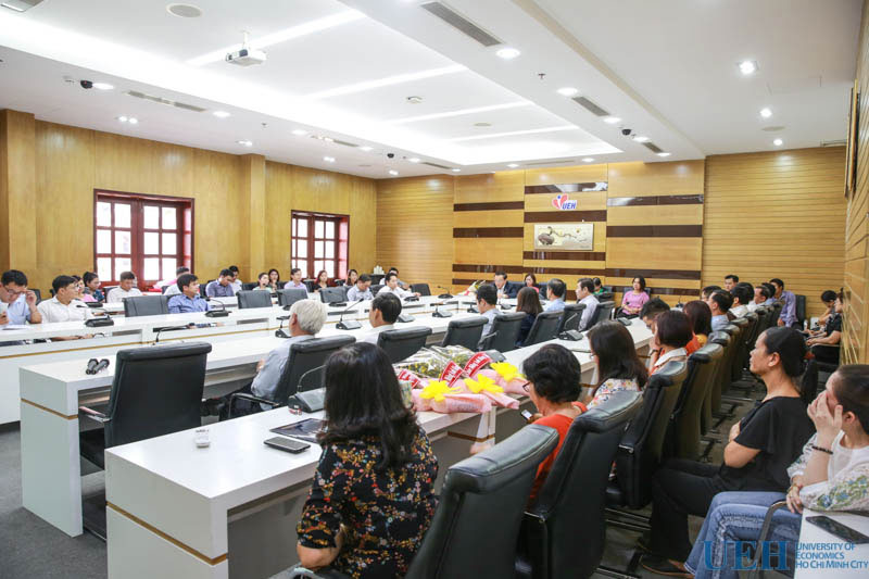 Hệ thống âm thanh hội thảo TOA TS-900: Phòng họp hội nghị Trường Đại học Kinh tế HCM