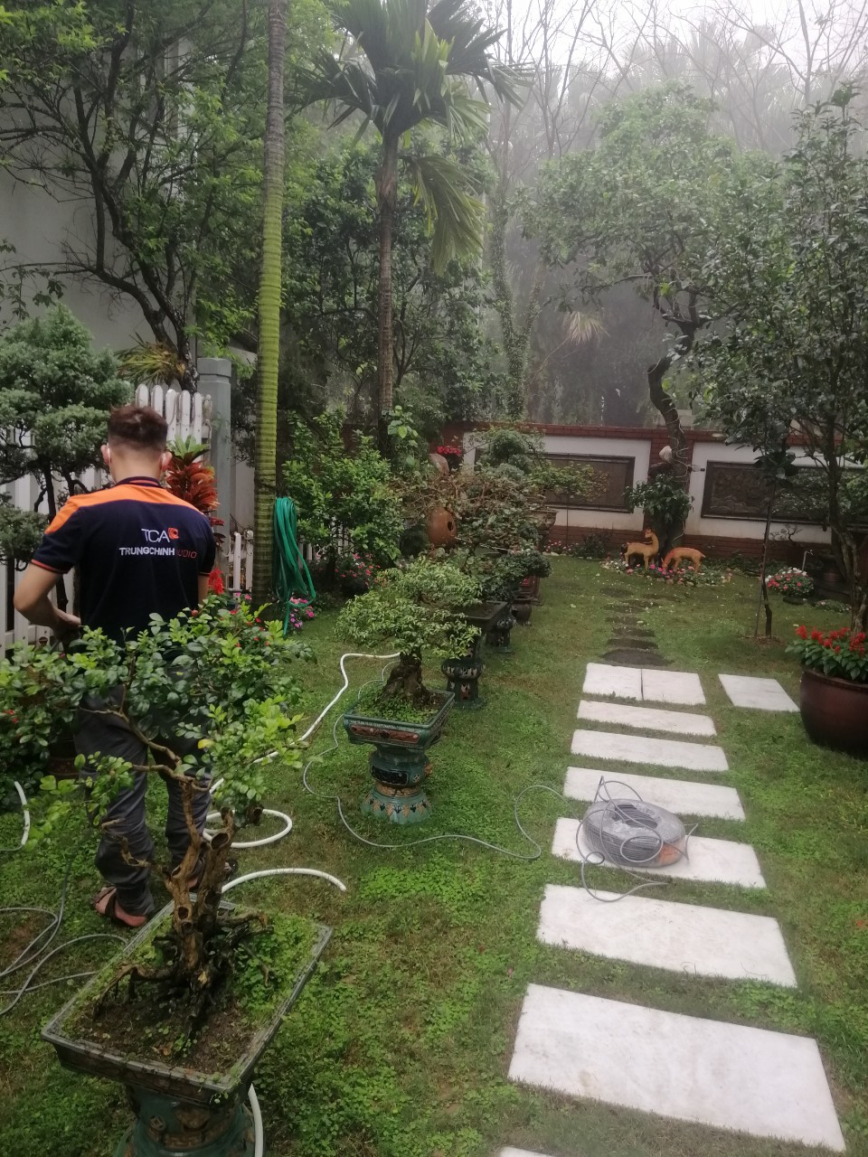 Lắp đặt hệ thống âm thanh sân vườn ngoài trời: Vườn Tùng Villas