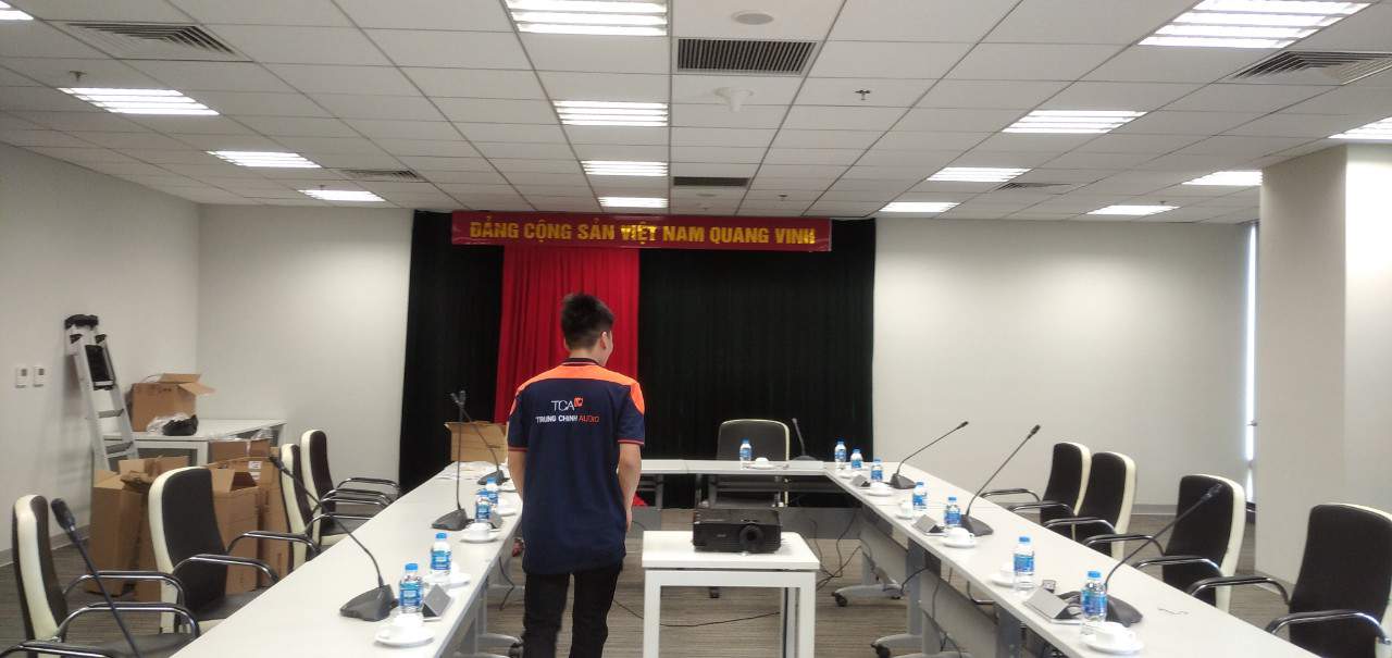 Hệ thống âm thanh hội thảo bosch CCS900:  Phòng họp trực tuyến Trung tâm Internet Việt Nam