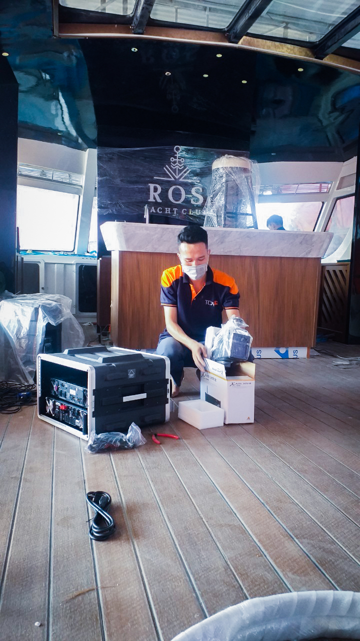 Lắp đặt thiết bị âm thanh du thuyền, loa sân khấu ElectroVoice: Xưởng tàu Tân Viễn Đông