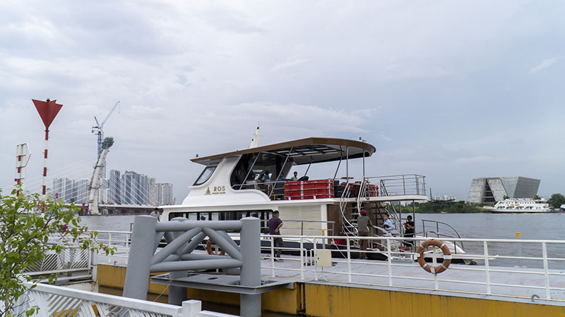Test hệ thống âm thanh du thuyền ROS, loa EV ELX200 tại: Bến tàu Bạch Đằng, HCM