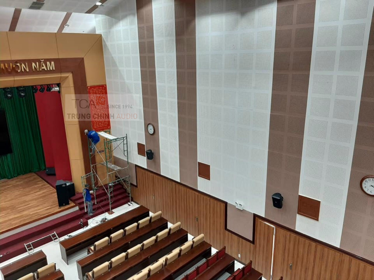 Thi công hệ thống âm thanh ánh sáng sân khấu hội trường đa năng tại: trụ sở Bộ Công An HCM
