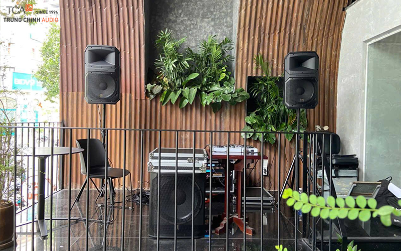 Loa Electro-Voice EVIVA cho quán cà phê, phòng trà