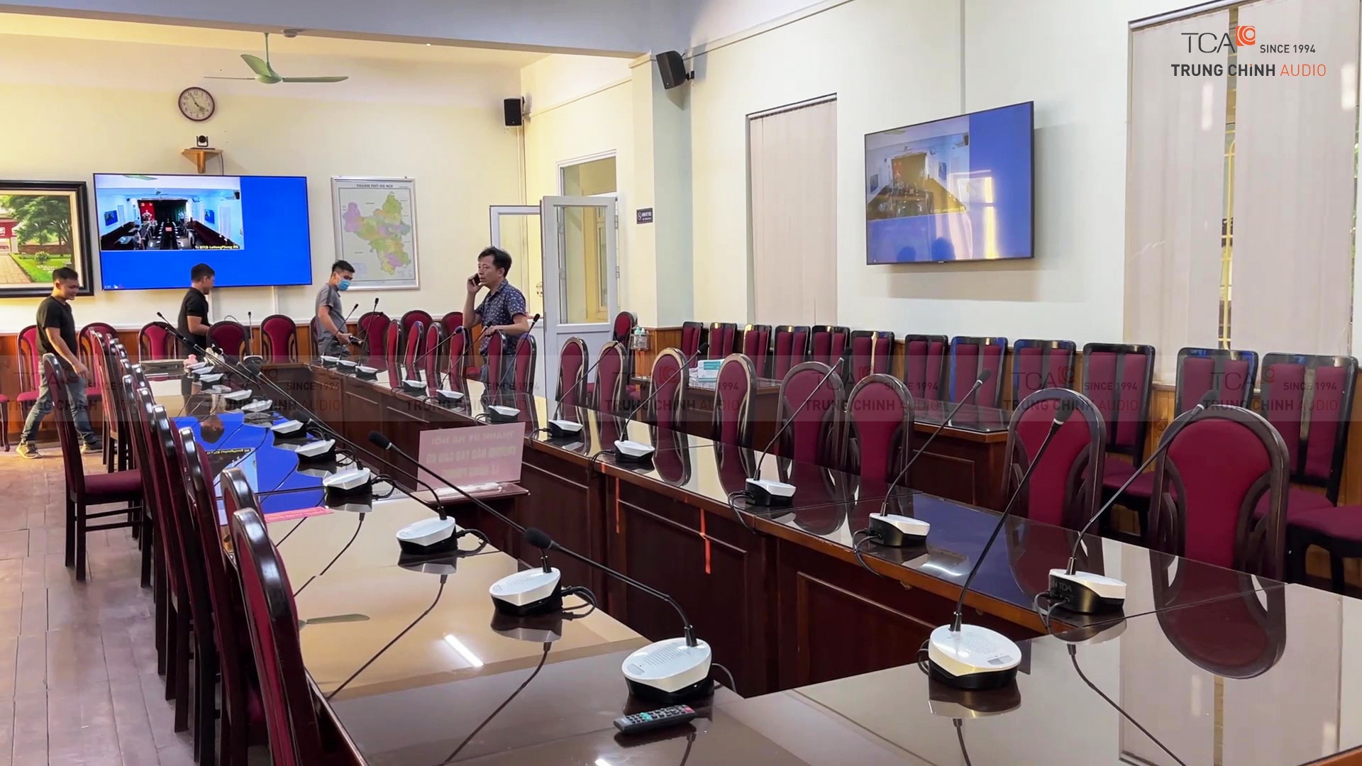 Hệ Thống Hội Thảo TOA TS-V90: Giải pháp phòng họp trực tuyến cho trường học